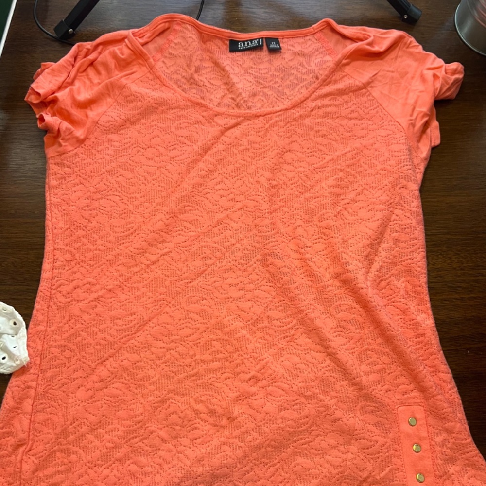 Tops - Picture 3 of 10